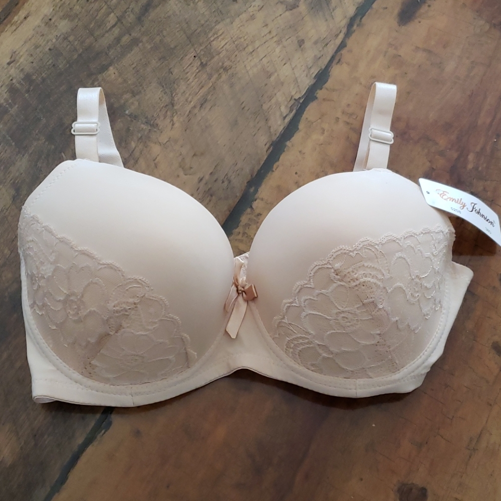 EMILY JOHNSON BRA 💕
